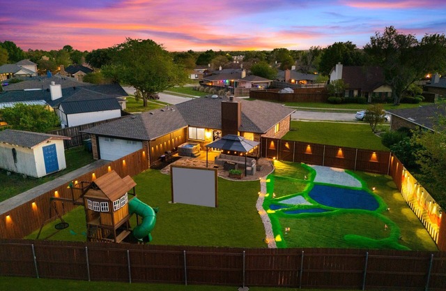 Amber - Cozy Family Home w/ Hot Tub & Game Room