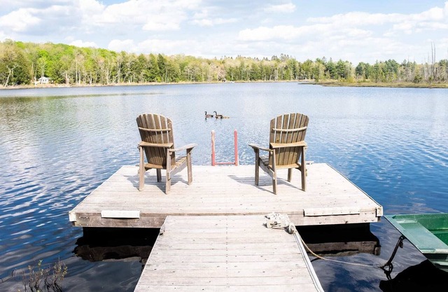 Amber Lake Studio - Stylish Lakefront