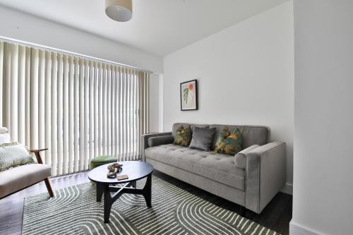 Amber Vista 4: Stylish 2-bed Flat with Parking