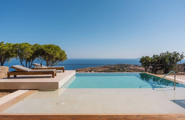 Amberoza Villa III, Unwind in Sun-Kissed Luxury with Endless Sea Views
