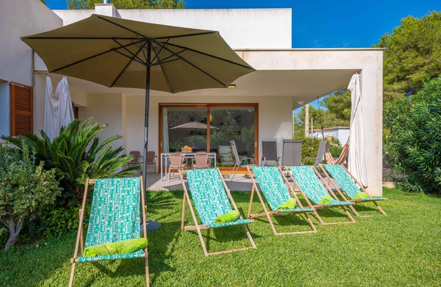 AMEDART - Bonita casa con jardín a 450 m de la playa. WiFi Gratis.