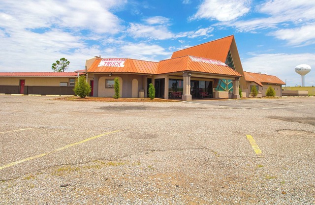 American Best Inn By OYO I-35 Perry near Lake McMurtry