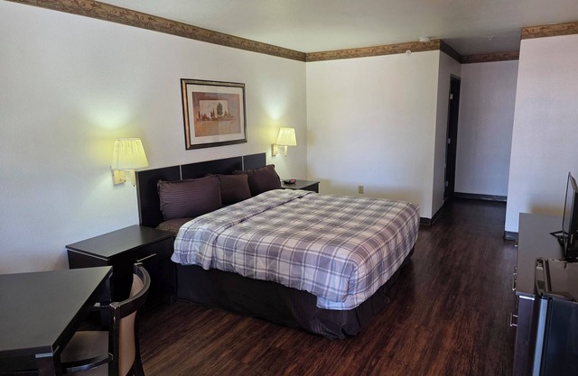 American Inn & Suites