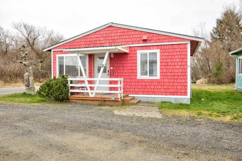 Americana Cottage 2-Bed by the Sea w fireplace