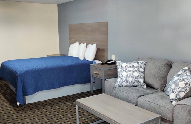 AmeriStay Inn &Suites