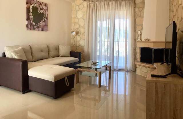 Amfithea House