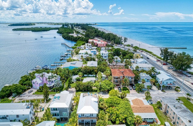 AMI Lighthouse Cottage-one Minute Walk To The Beach-keyless Locks