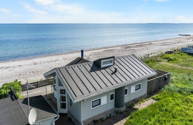 "Amila" - 10m from the sea by Interhome