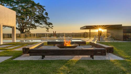 Amileka - luxury 25 acre estate with pool