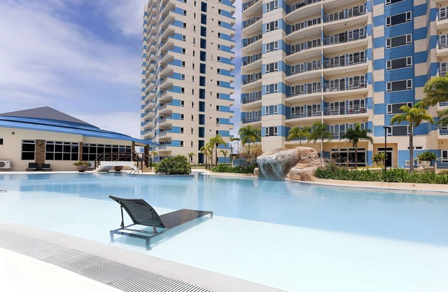 Estudio con vista al mar y balcón