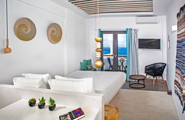 Amity Senior Suite