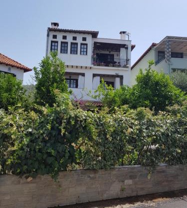 AMMOS & ASTERIAS FAMILY APARTMENTS