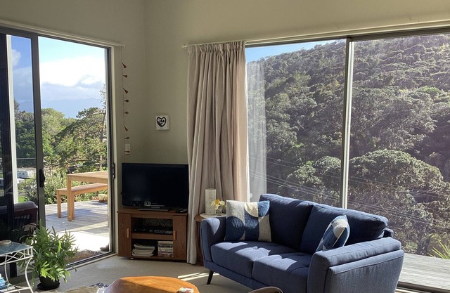 Amodeo Bay Retreat - Nestled in Nature surrounded by Sea, river & mountain views
