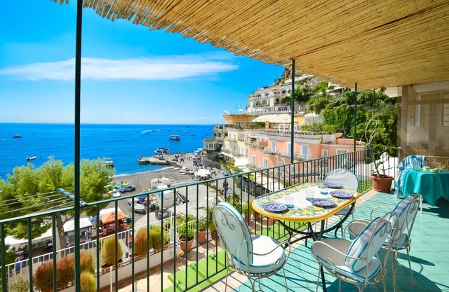 AMORE RENTALS - Casa Raffi with Sea View on Positano Beach