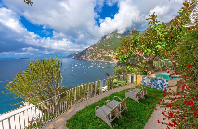 AMORE RENTALS - Villa Le Sirene with Private Swimming Pool, Sea View and Breakfast