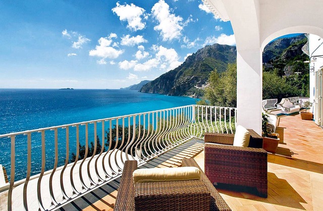 AMORE RENTALS - Villa Le Sirene 1 with Private Pool, Sea View and Breakfast
