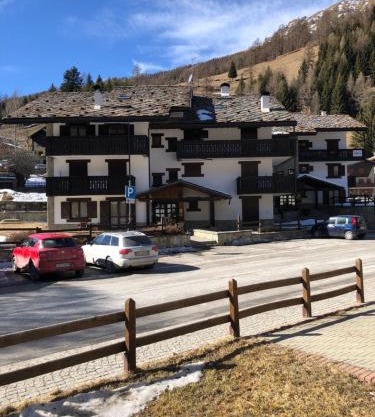 AMPIO MONOLOCALE IN CENTRO CHAMPOLUC