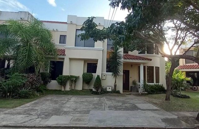 Amplia casa en condominio exclusivo
