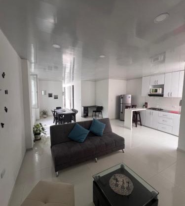 Amplio apartamento, zona tranquila y cerca al parque