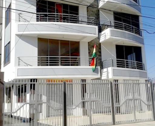 AMPLIO COMODO