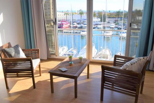 Amplio estudio con vistas a la marina y al mar ref 358