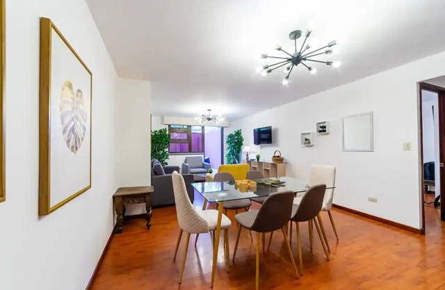Amplio y lindo apartamento con patio en Zona 14