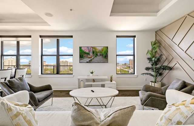 Amyfinehouse Luxury 3BR Penthouse in Uptown Dallas Pool+Private Terrace+Skyline