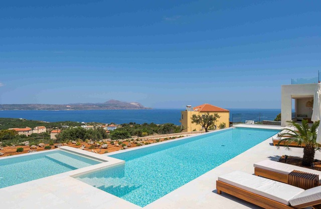 An Elegant villa in Kokkino Horio