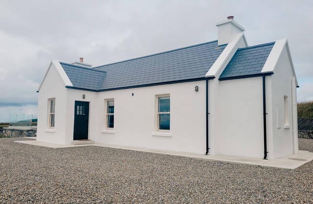 An ideal base for exploring the Burren with sea views, on the Wild Atlantic Way.