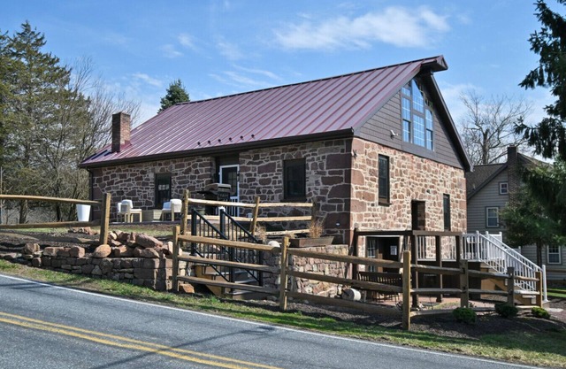 An old mill from the 1800`s has been renovated into a Mill House with three Suites - two with private entrances