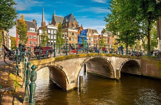 AN URBAN RESIDENCE JUST 5 MINUTES FROM JORDAAN