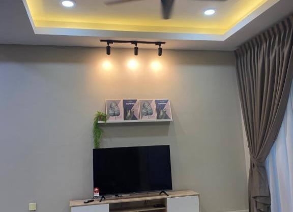 Ana Homestay BP Free Netflix, WiFi, Mountain View, Playground, 5 Car Park & Guard Near To Uthm, Kpj, Ipg, Kptm, Kktm, Adtec And Bp City by Host Hani Hamizan