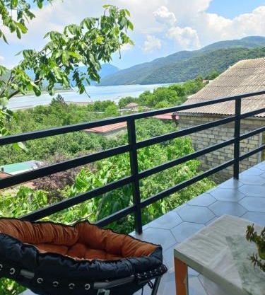 Ananuri veranda guest house