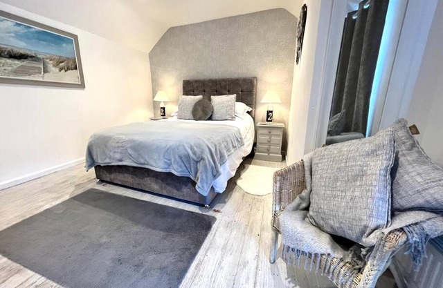 Anchor Cottage - beautiful two bedroom cottage in the heart of Holt