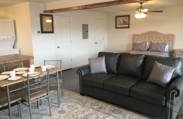 Anchor Inn and Suites