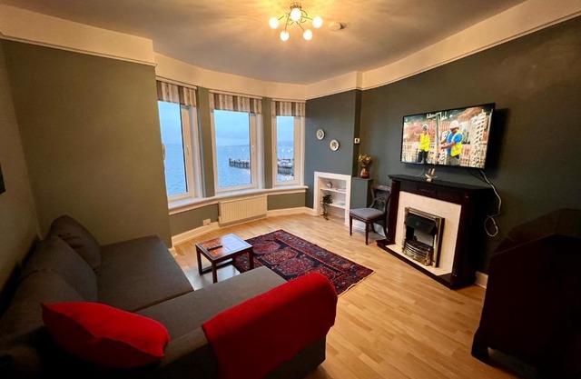 Anchorage, a lovely 2nd floor one bedroom apartment with fabulous seaviews