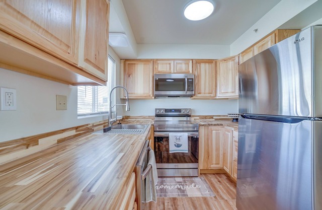 Anchorage Retreat, Walk to Dining & Entertainment