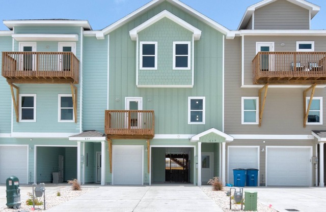 Anchors Away | Private Pool, Walk to Beach!