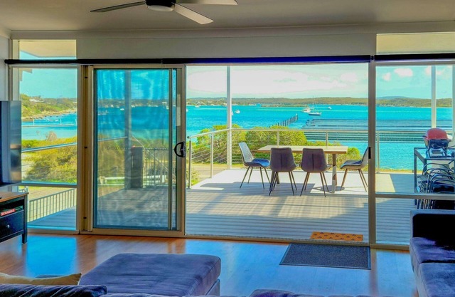 Anchors Away sits in the perfect spot on the Esplanade with amazing views that seriously won't disappoint.