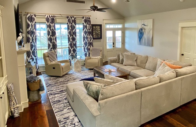 Anchors Aweigh~Family, Couples, Groups~Private Dock/Pier