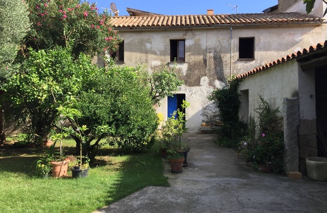 Antigua casa con jardín - mar, relax y vacaciones / Casa Terra - IUN P7085