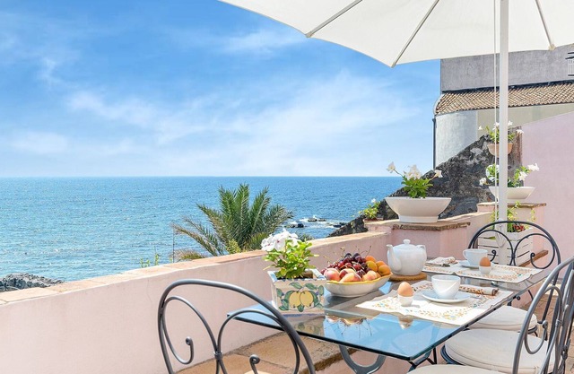 Amplia casa de vacaciones en Santa Tecla Acireale con jardín