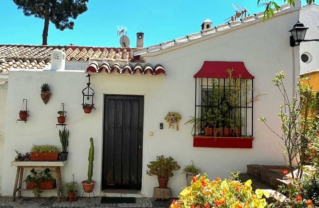 Andalusian-Style House w Patio 10min Beach Walk
