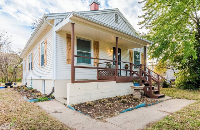 Anderson Cottage: comfy 3 bedroom near stadium, winery, airport, & golf course!