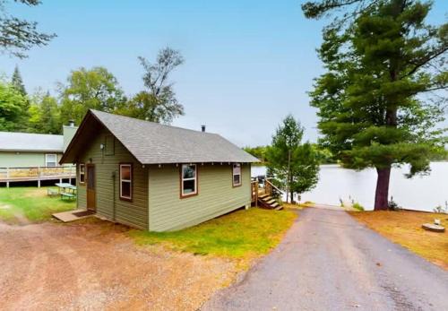Anderson Lakeside Cabin