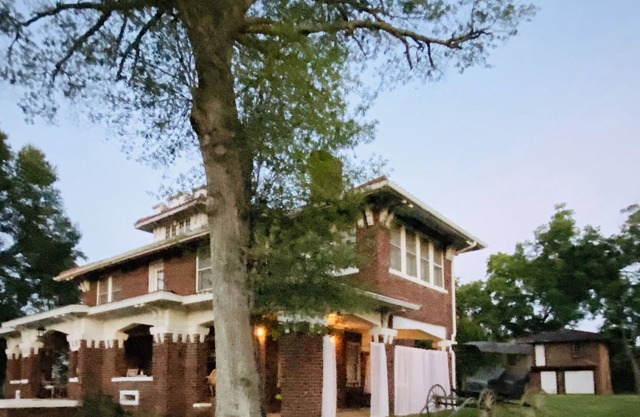 Anding House B&B. Step back in time at our 1922 historic home.