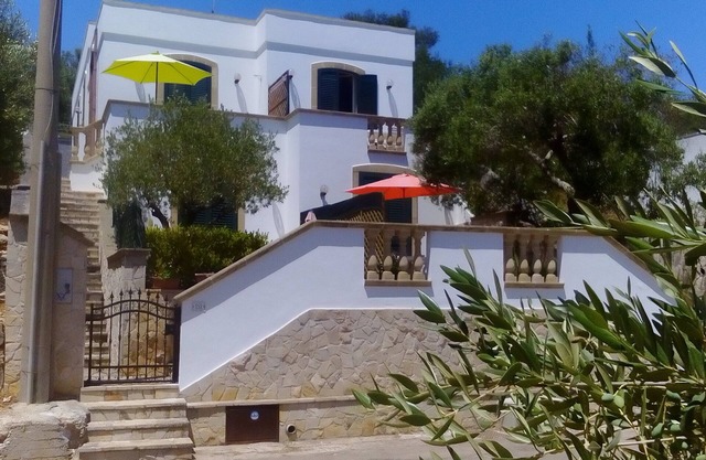 ANDRANO. Ubicación CUEVA VERDE. Villa con vistas al mar