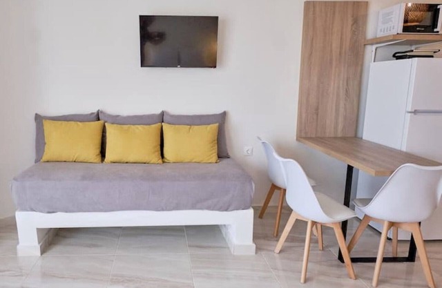 Andromeda-Deluxe apt 50m from the beach, sea view