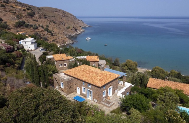 Andros 1 · Luxury villa by the beach