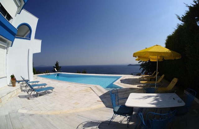 Anemolia Luxurious Maisonette